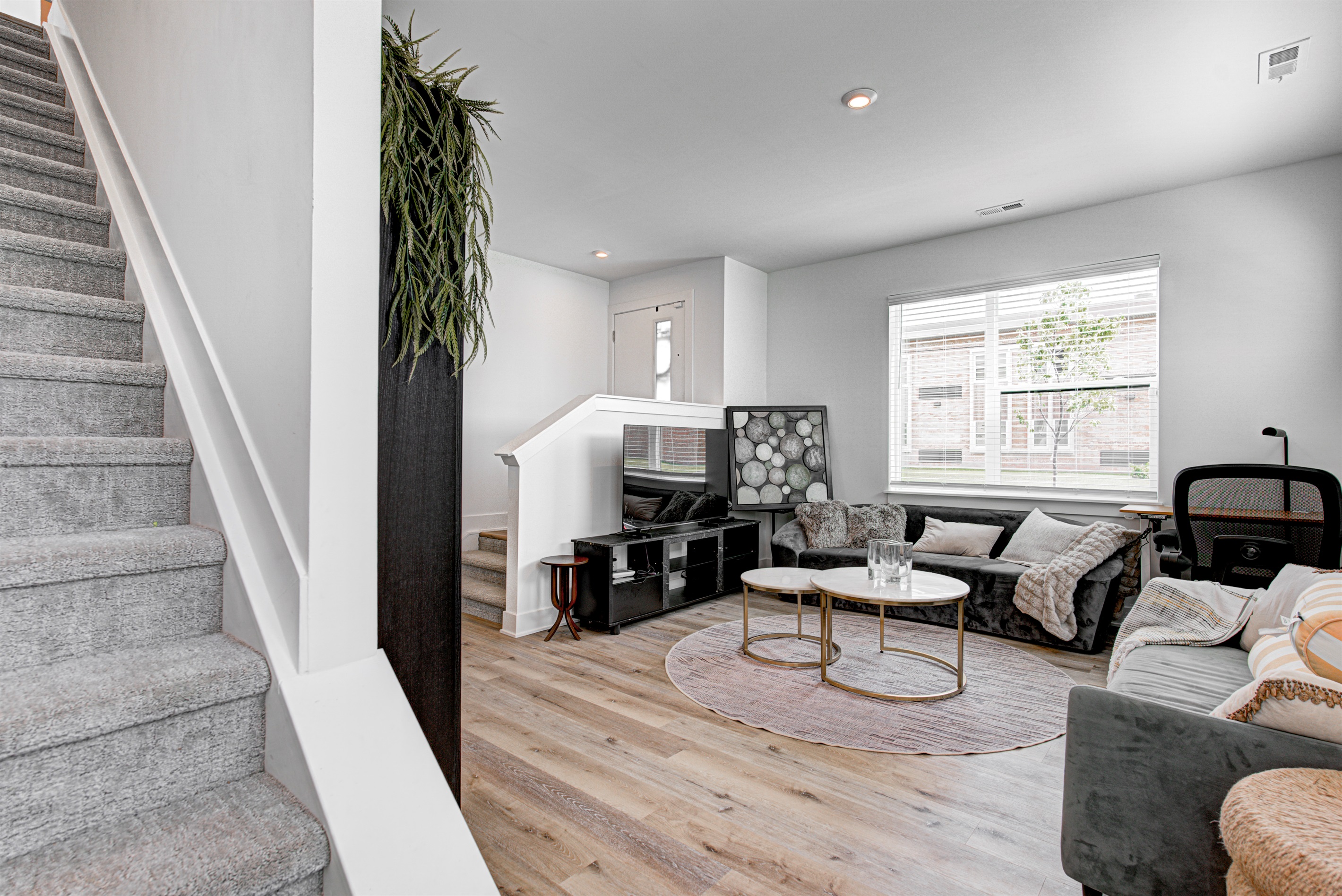 Designed for comfort and focus, this space includes a desk, chair, study lamp, TV, and a couch for breaks or reading. With lightning-fast Wi-Fi, it’s ideal for remote work, study, or relaxing.