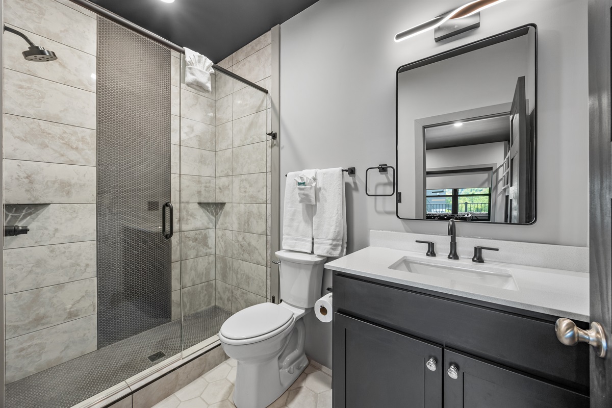 En-suit bathroom of bedroom #7.