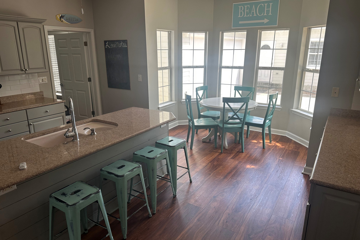 Eat-In Kitchen