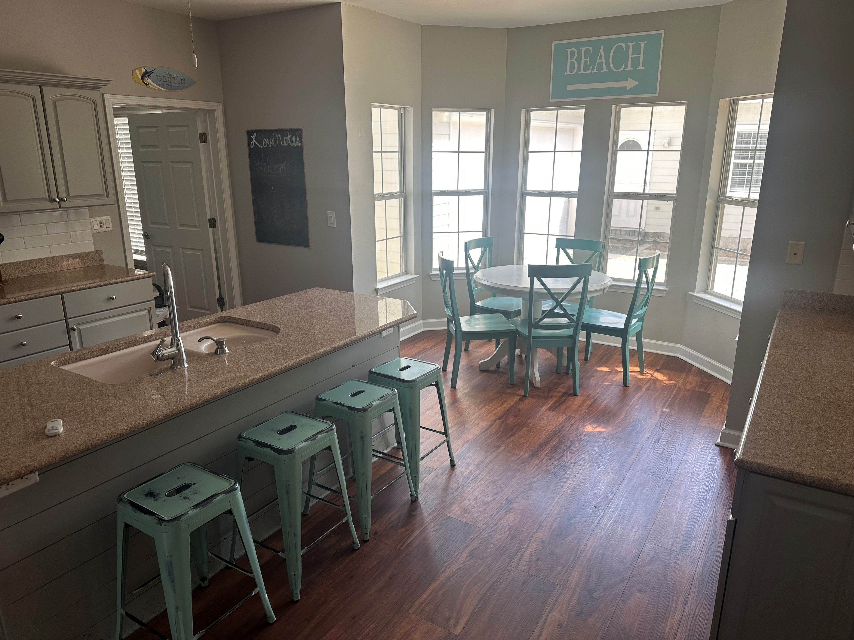 Eat-In Kitchen