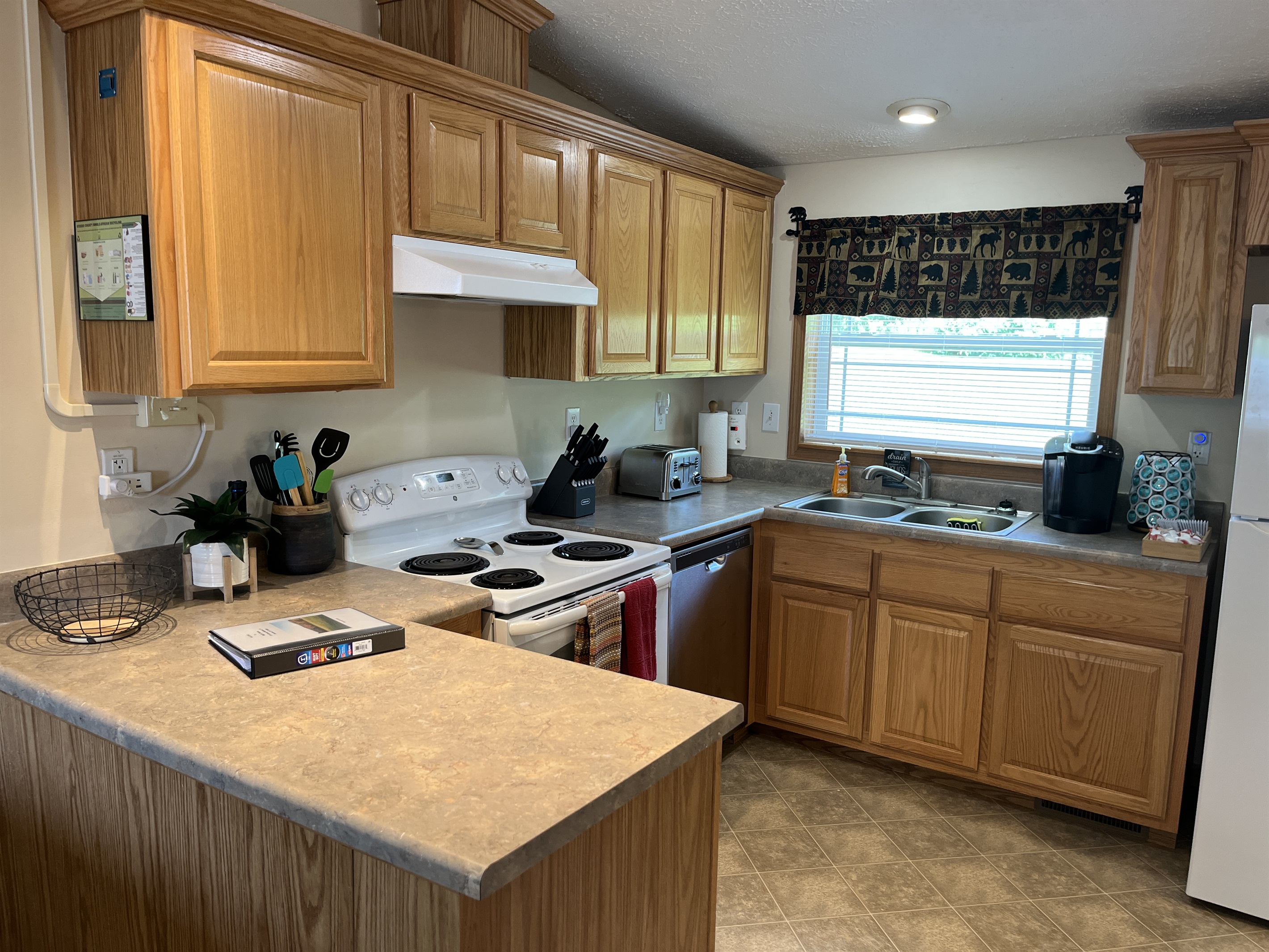 Fully stocked kitchen with tons of gadets