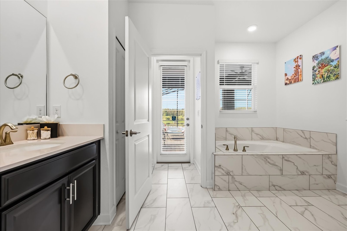 Master #1 ensuite bathroom with patio access