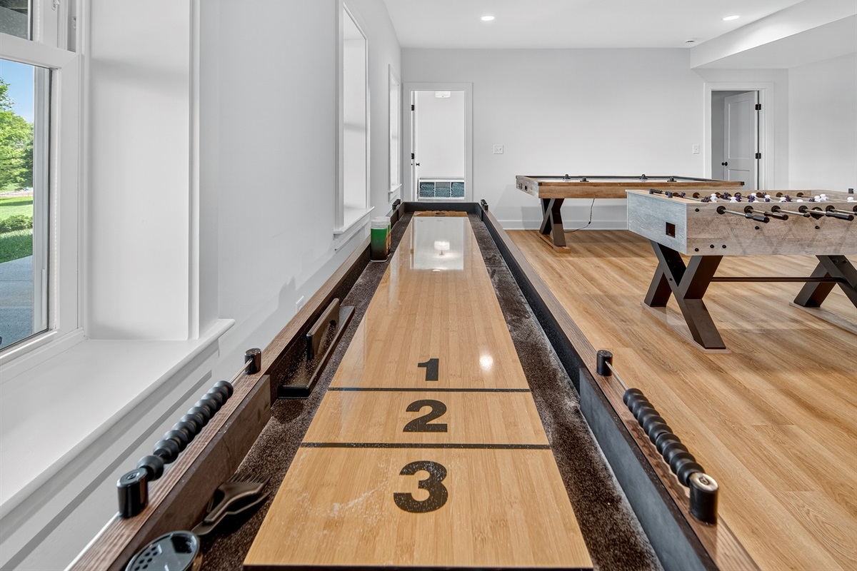 Challenge friends to shuffleboard, foosball, air hockey, or giant Connect Four—all with stunning lake views.
