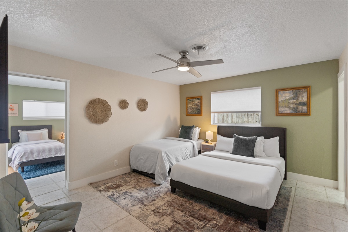 Queen Bed and a Twin Bed! 