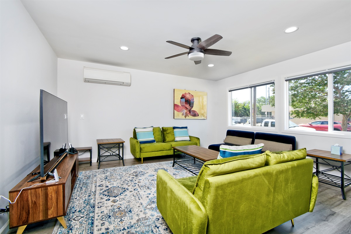 08-1362-shortridge-unit-a-open-living-and-dining-with-smart-tv