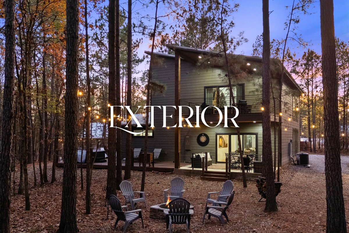 At night, the cabin glows warmly, blending beautifully into the quiet forest setting.