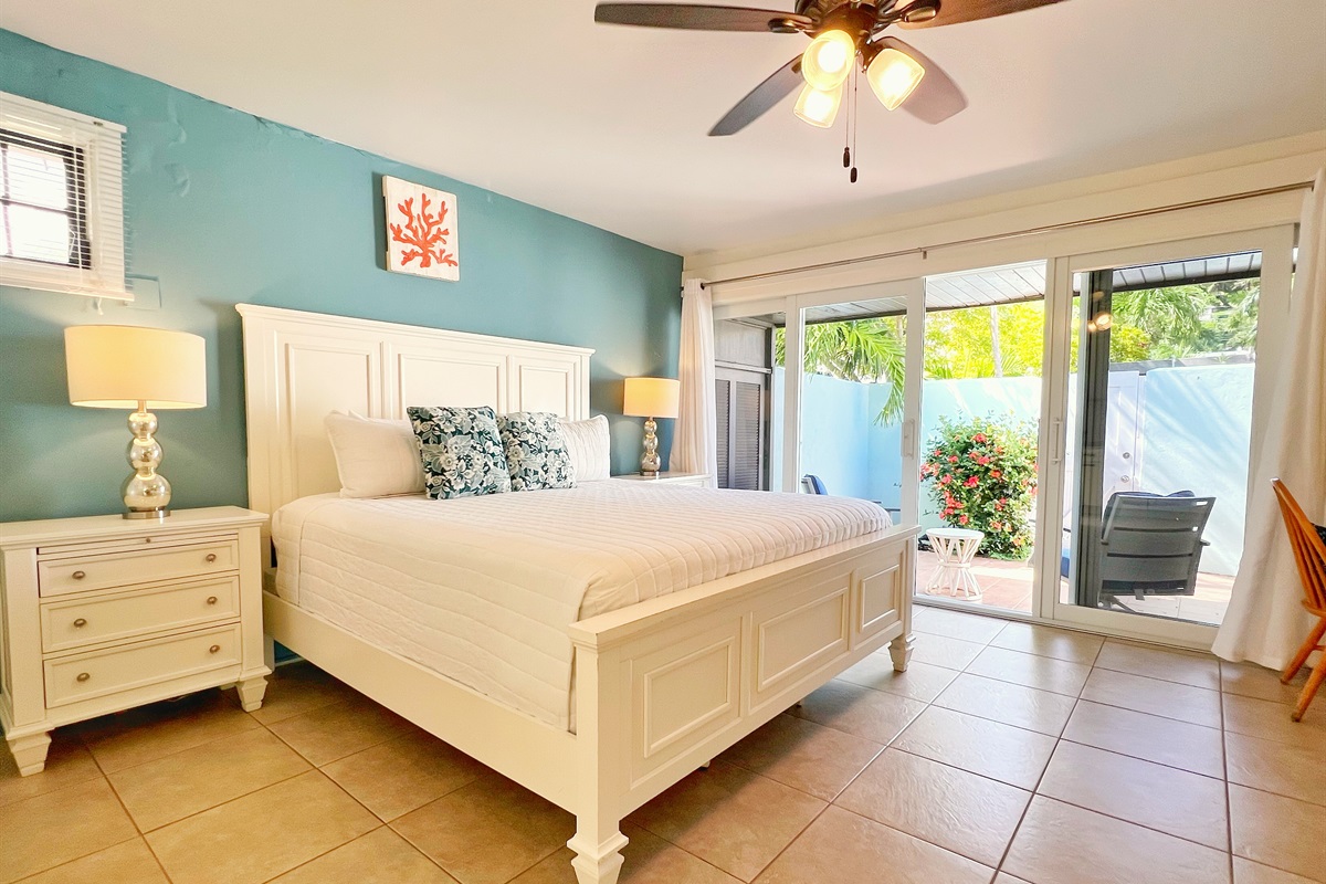 Wake up refreshed in a bright and airy bedroom with stylish coastal d&eacute;cor.