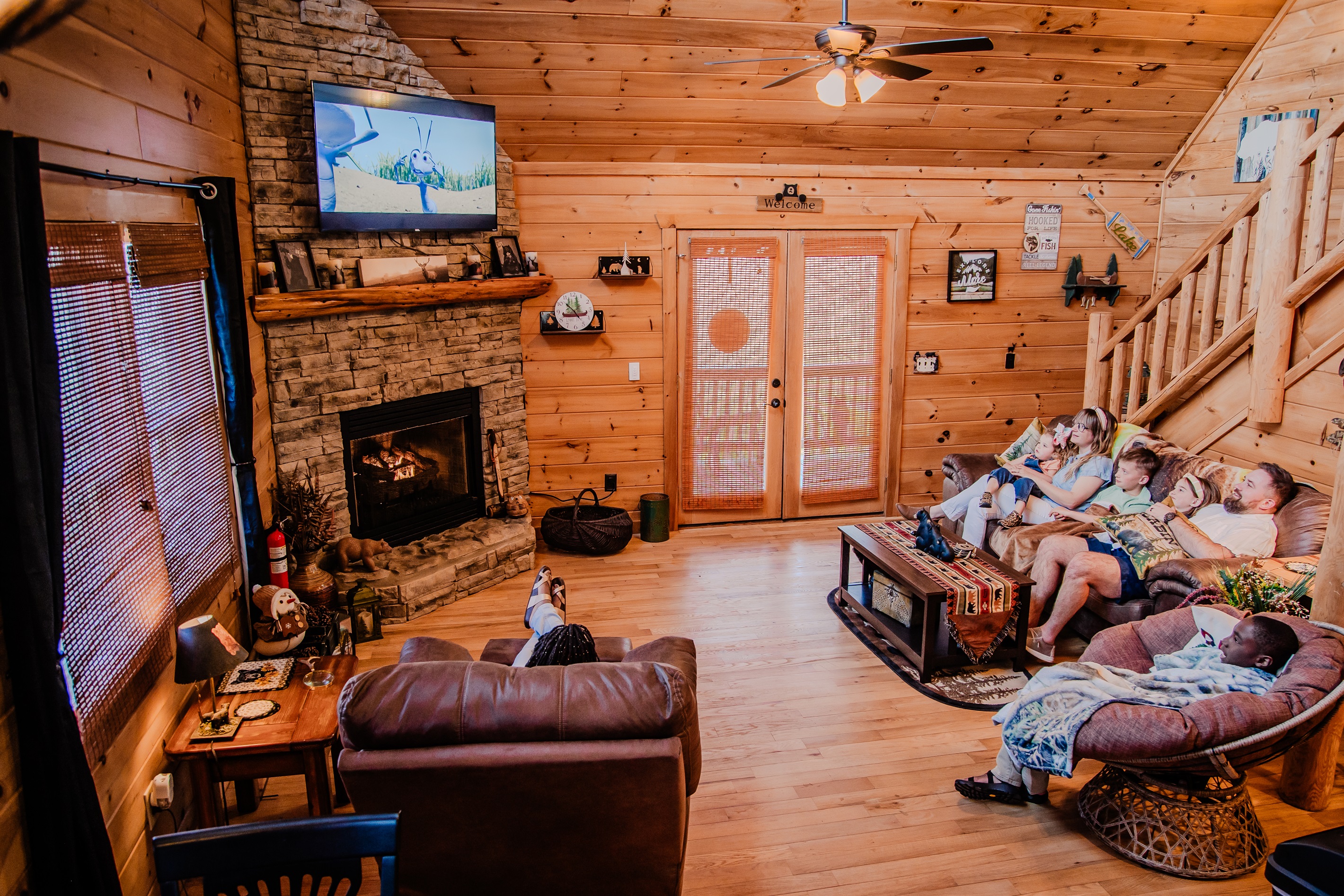 Living room with fireplace and pelnty of seating for you group