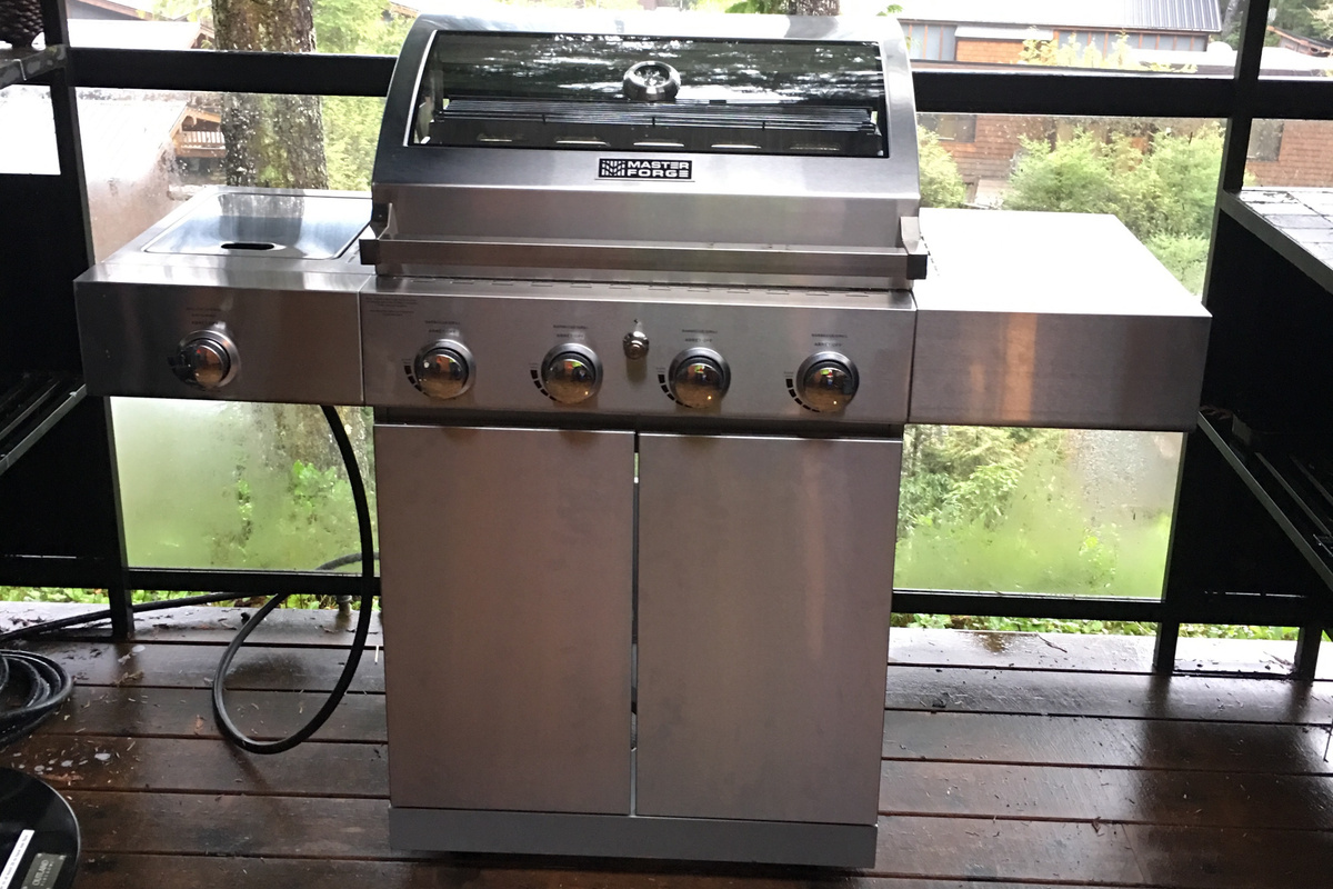 New covered BBQ, overlooking the Bay!