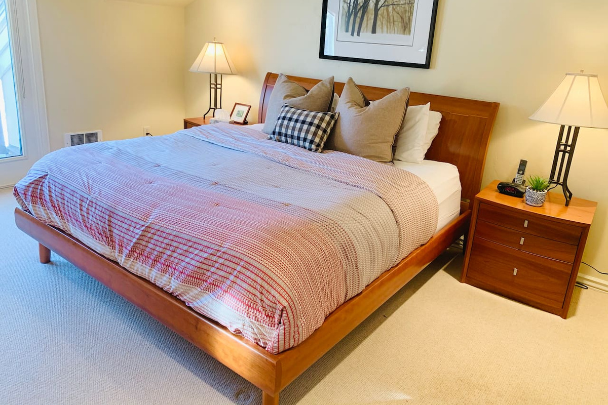 Bedroom 1 (King)