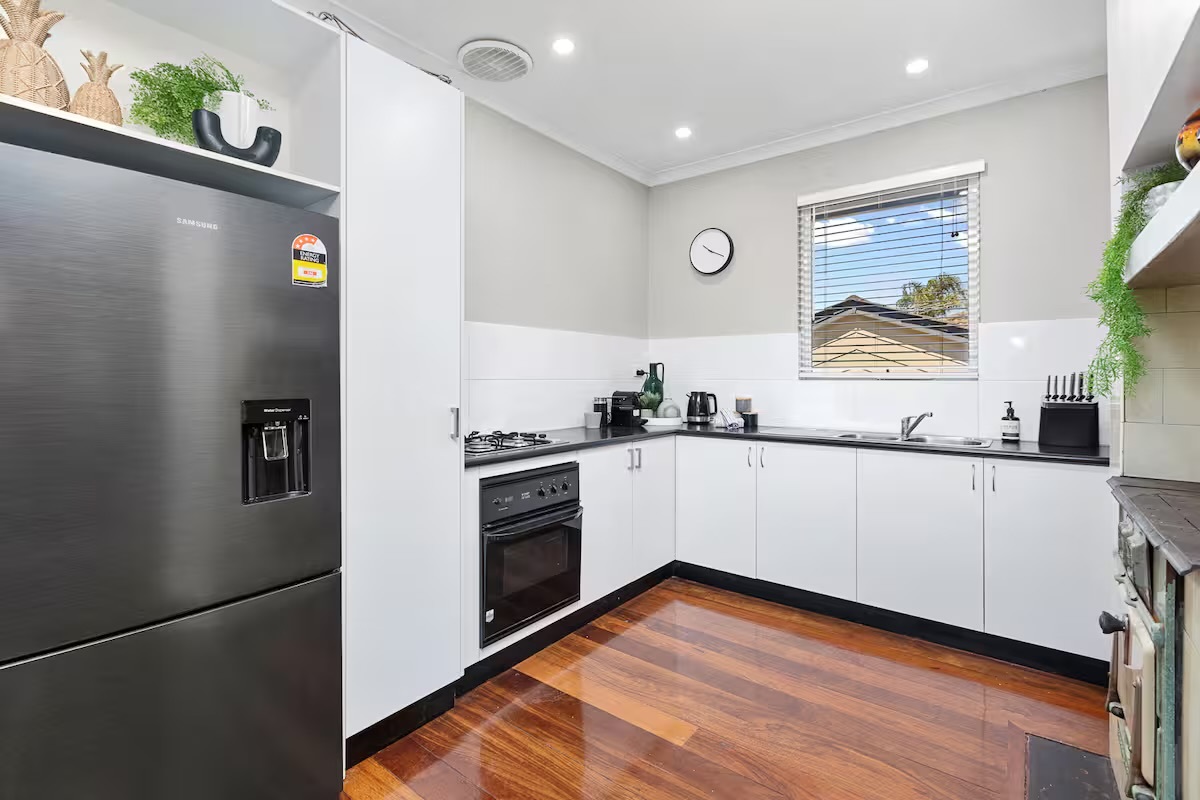 A full kitchen setup gives Sasha’s Cottage on the Hill practical self-catering value for longer stays and relaxed meals in.