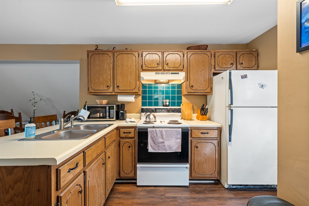 Full kitchen for your cooking needs