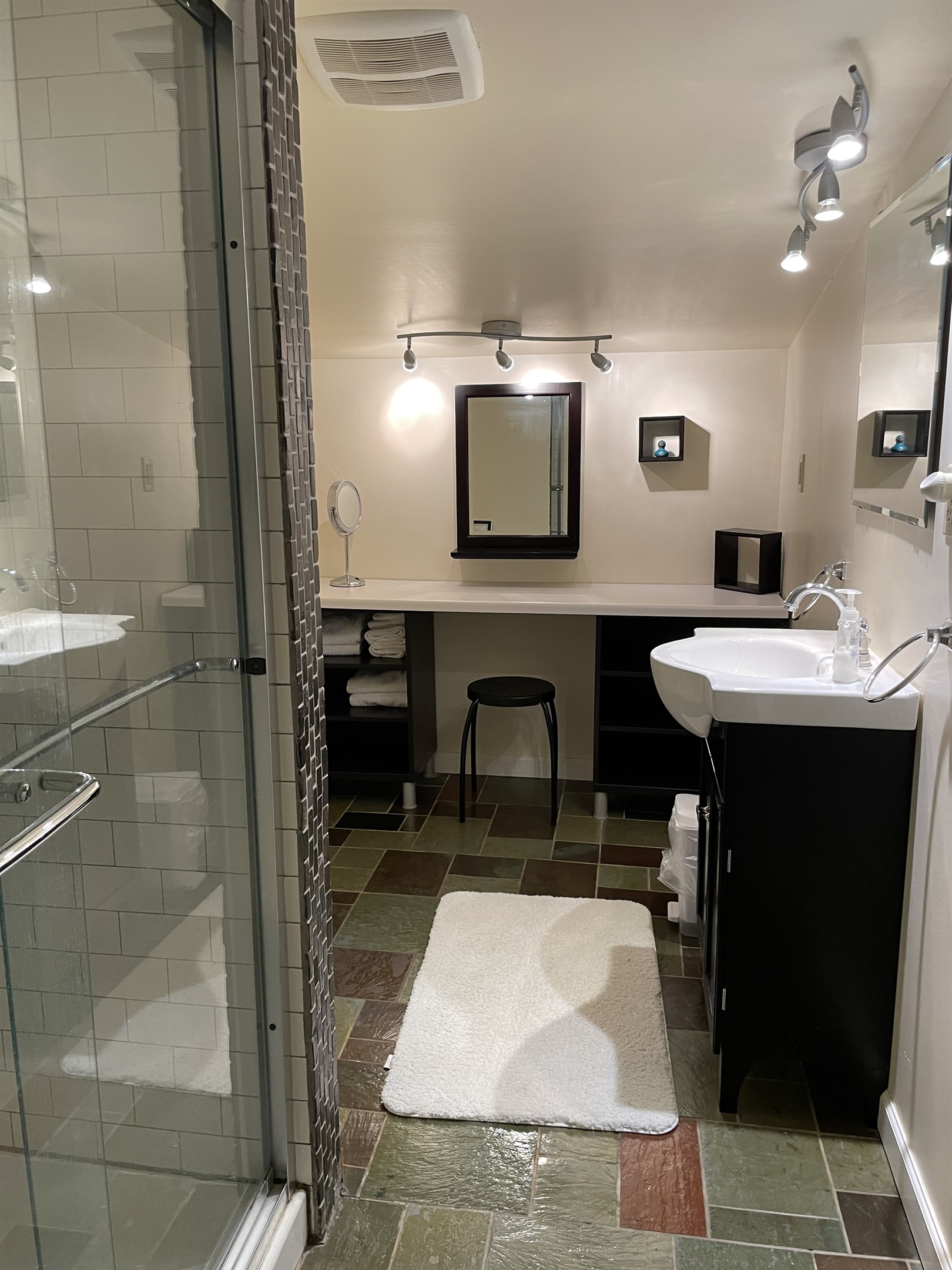 2nd floor bath off hallway #1