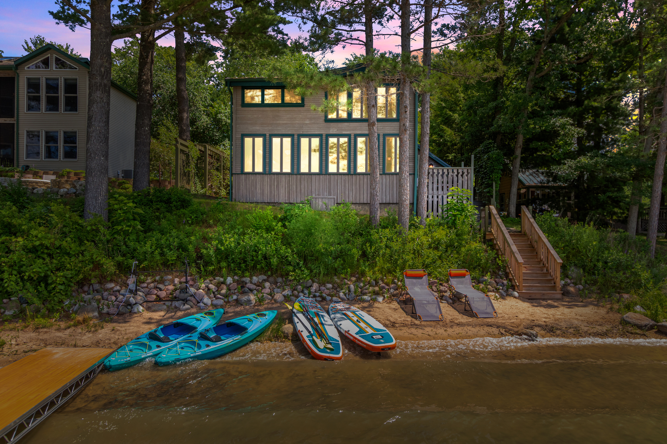 Imagine ending the day here after an afternoon on the water—quiet lake views, peaceful evenings, and everything you need for the perfect getaway.