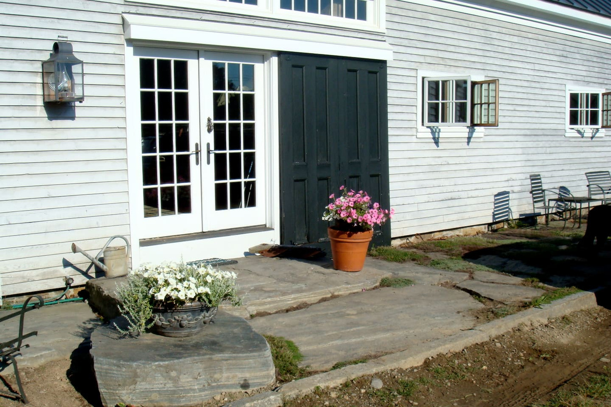 Pull up here and step into Maine  "the way life should be!" This is the front door and the way in to peace and quiet, architectural awe and the most memorable BnB
experience you'll ever have.