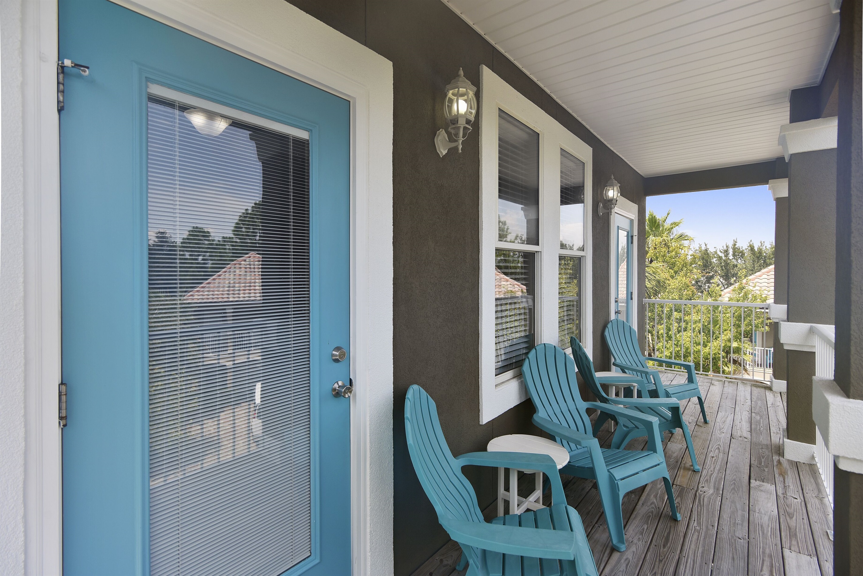 3rd floor balcony off of queen rooms