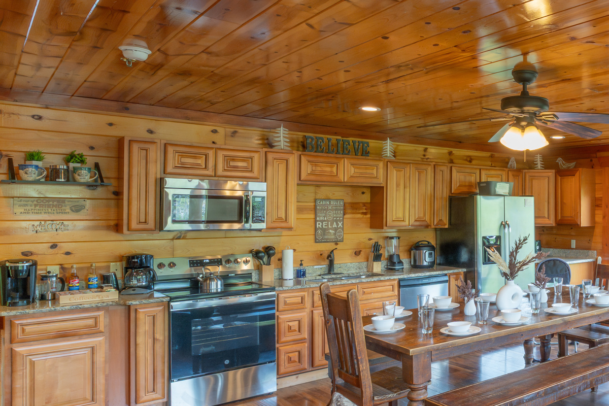 Meal prep is a breeze with our multi-function Instapot. Spend your day hiking the national park, exploring in town or splashing in the pool, not in the kitchen.