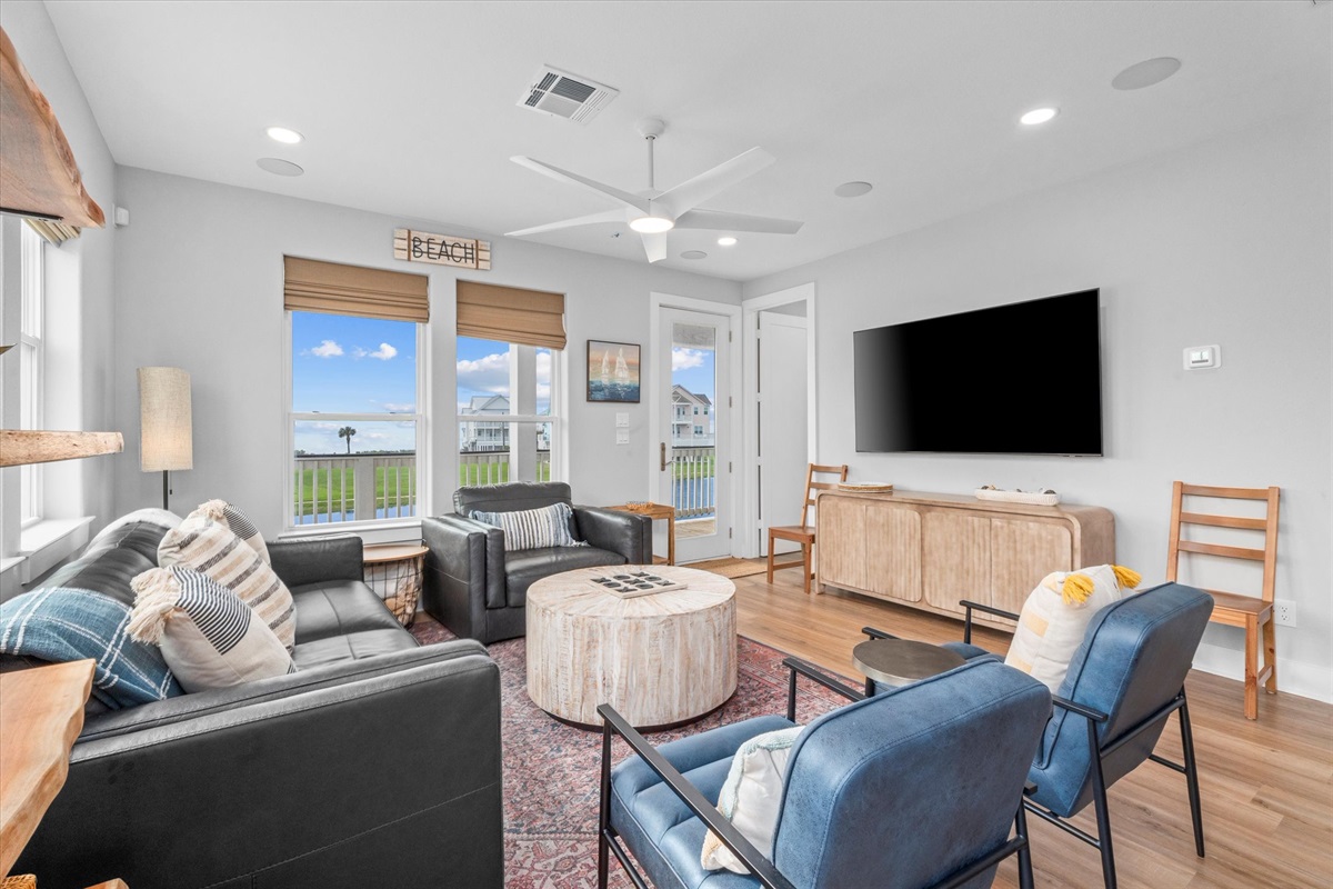 7233b356cee44e1a9996ad33966b9c62 Large | Beachhouse | Texas | TX | Vacation Homes | Galveston | Crystal Beach | Kokomo | Breezy Days | Beachfront Elegance | Sunrise Serenity | Southern Sands Property Management, LLC