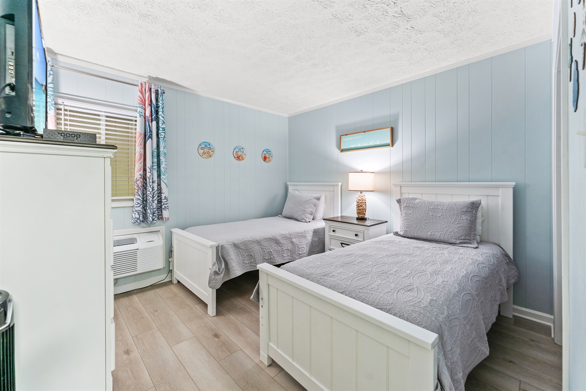 2nd Bedroom - Twins
