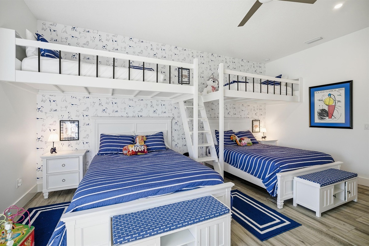 Kid-approved sleepover paradise 🐾💙
This fun bunk room sleeps the whole crew with 2 queen beds + 2 twin loft bunks—perfect for cousins, kids, and late-night giggles after a beach day.