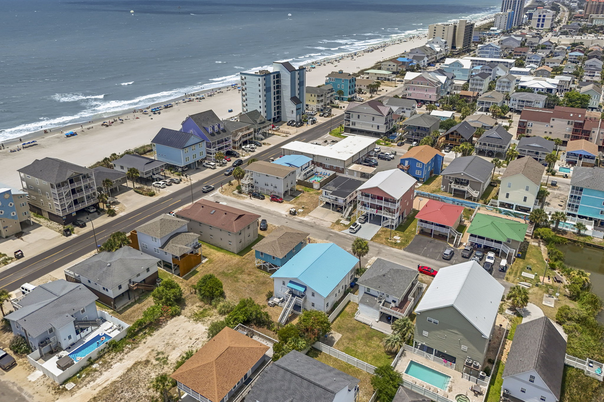 Perfect location, less than 1/4 of a mile to the Cherry Grove Fishing Pier and half a mile to Bolineau's and restaurants