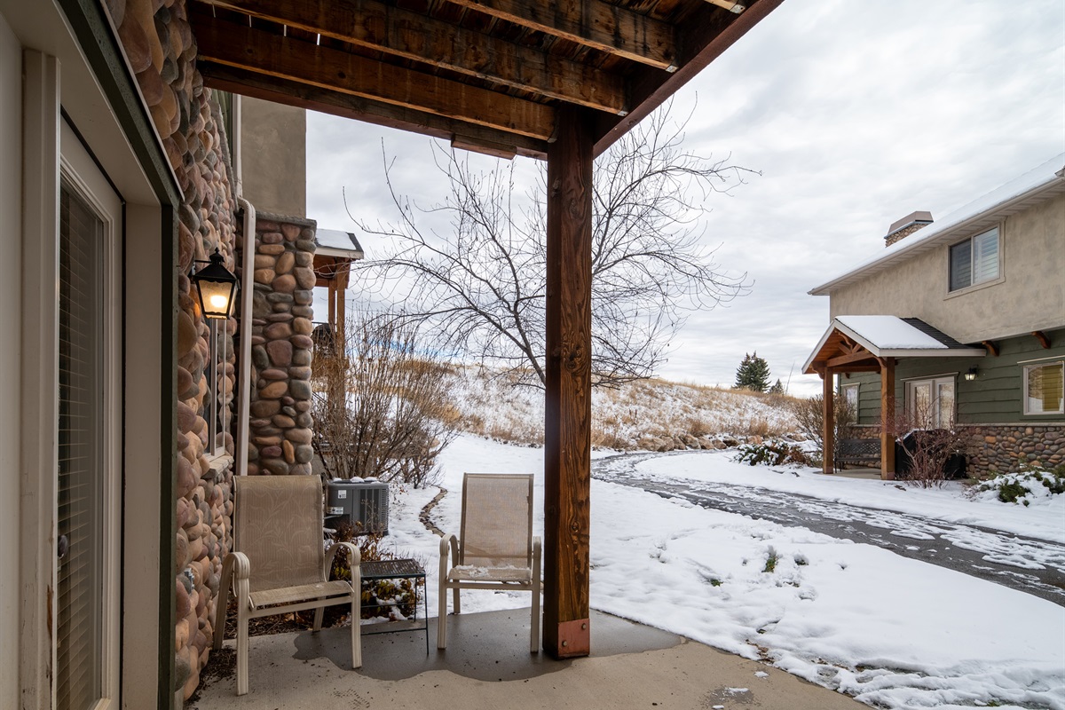 Covered patio entry with outdoor seating