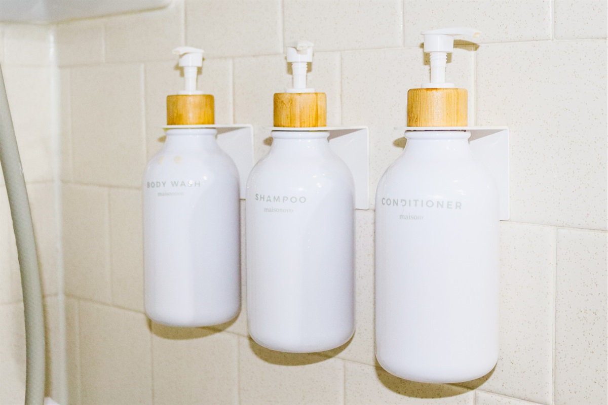 Full bathroom with all essentials