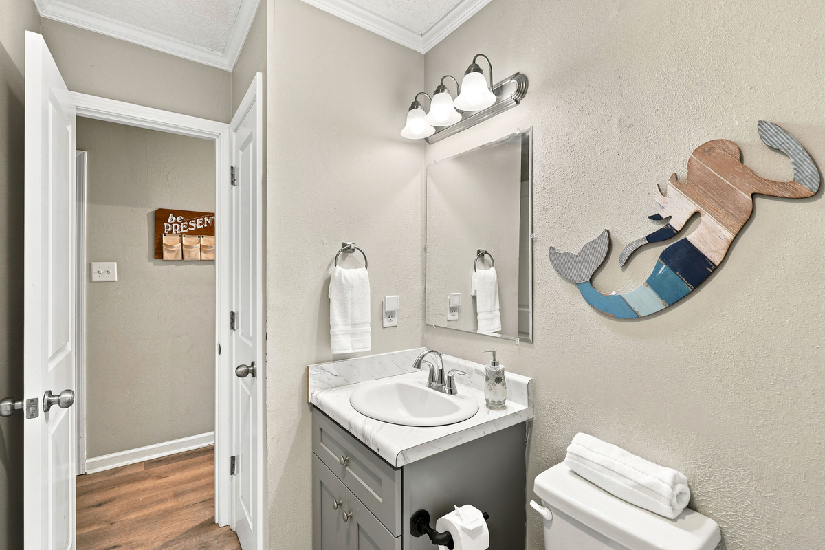 This well-maintained bathroom offers a bathtub/shower combination and convenient amenities for guests