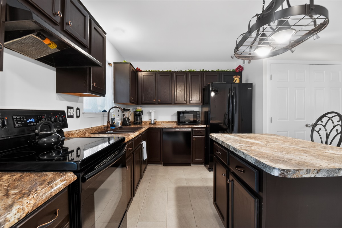 Kitchen Island — Granite Counters, Bar Stool Seating, Well-Stocked for Home Cooking