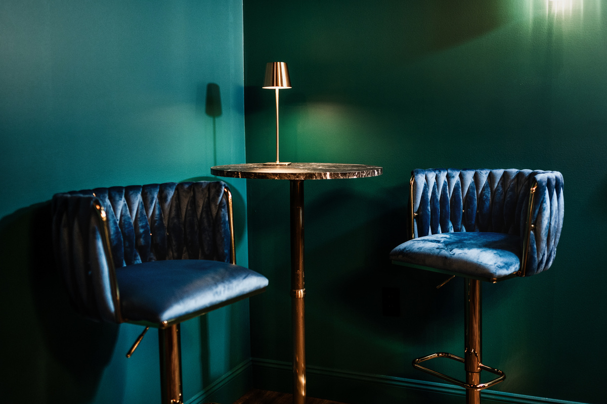 Hightop Cocktail Table 