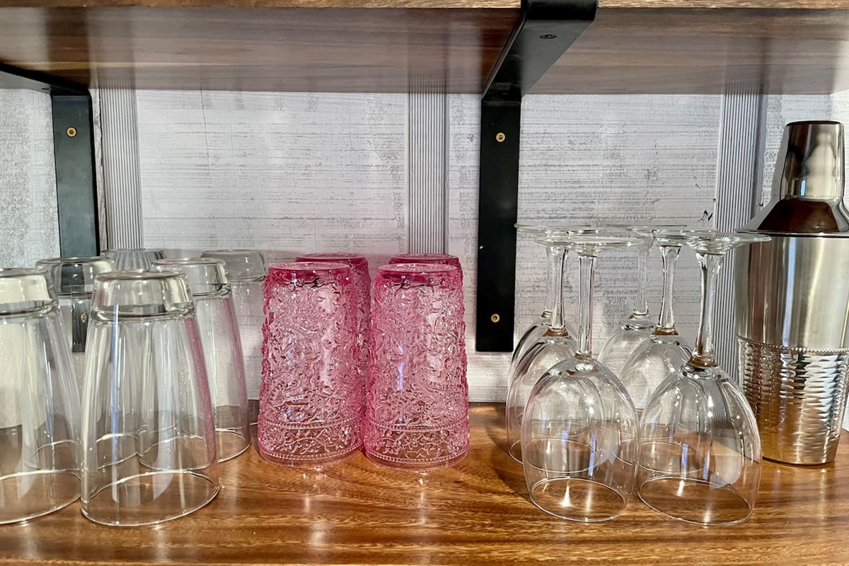 A variety of dishes and glassware are available for your use. 