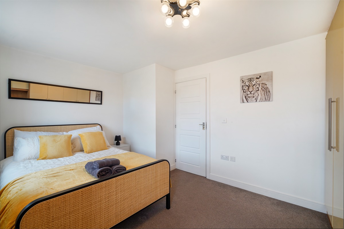 [Bedroom 3, built in wardrobe]