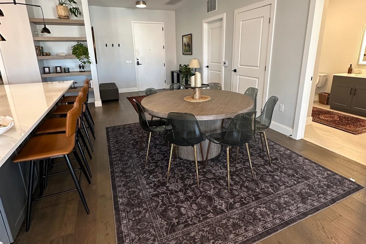 Dining Area - 8 Seats + 4 Stools