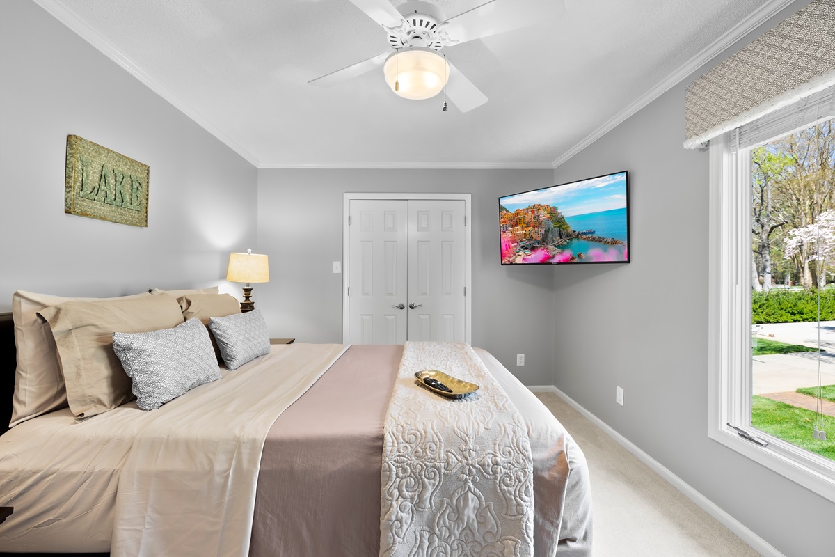 Guest bedroom with a Queen size bed. 