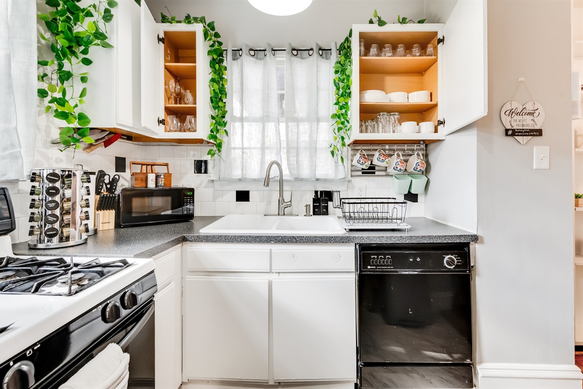 Charming Kitchen: Whip up culinary delights in this stylishly designed, well-equipped kitchen!