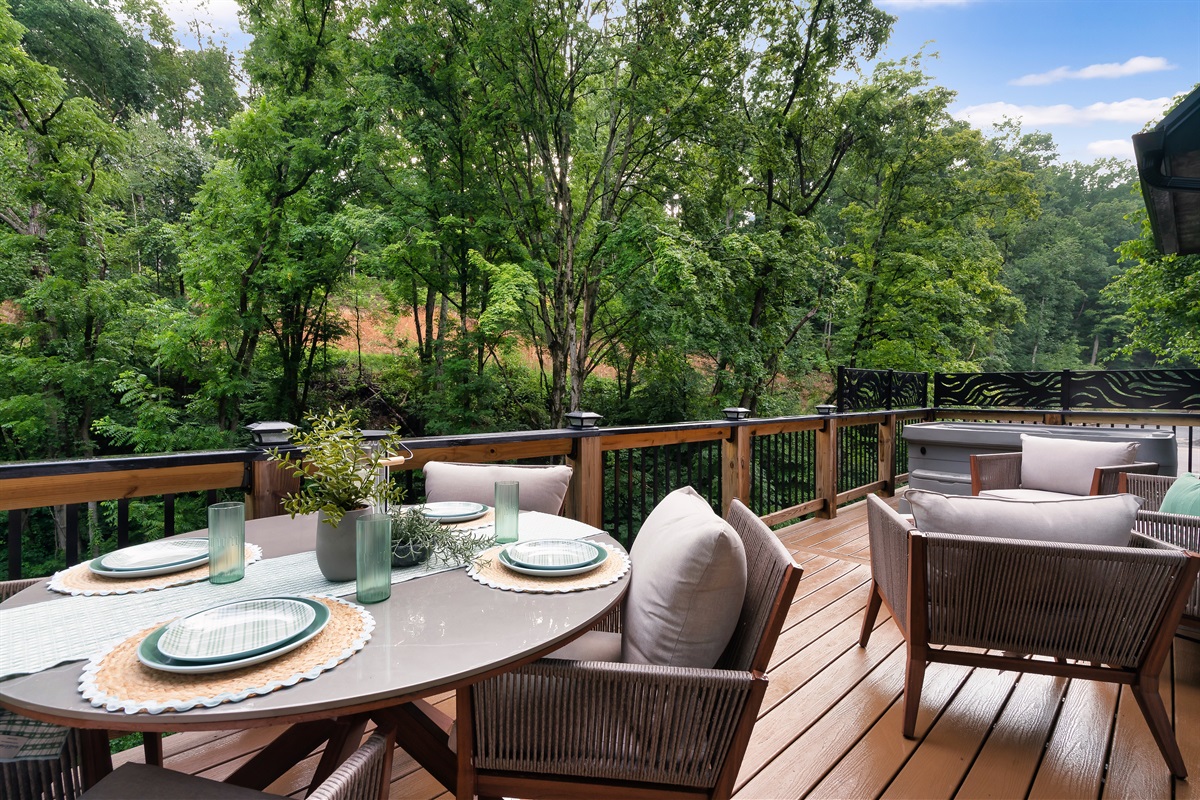 Dine Outdoors!