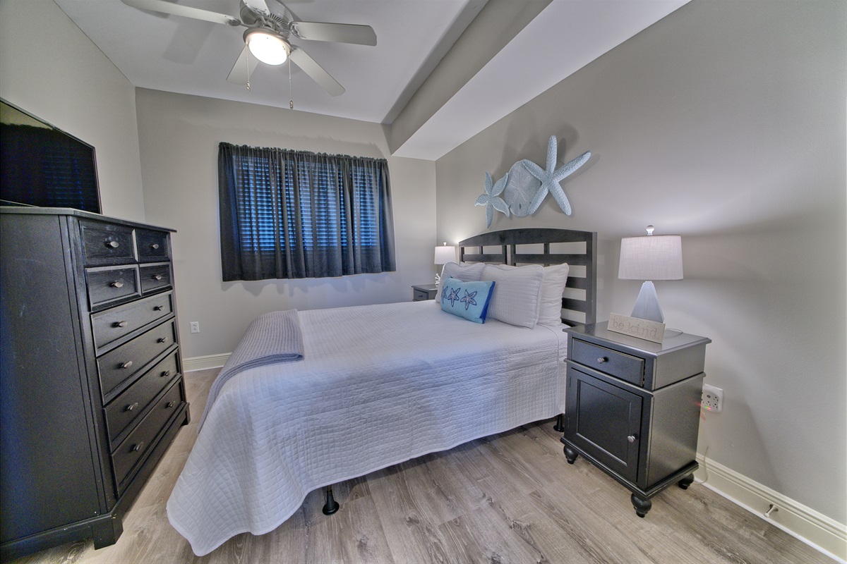 Guest Rm w/ Queen Bed