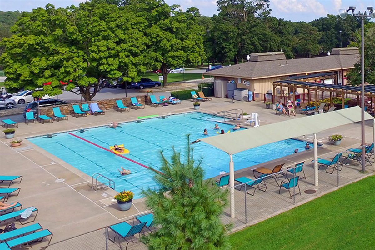 Your Bella Vista POA passes give you access to Kingsdale Pool (open summer season only). Please visit their website to find hours & more info.