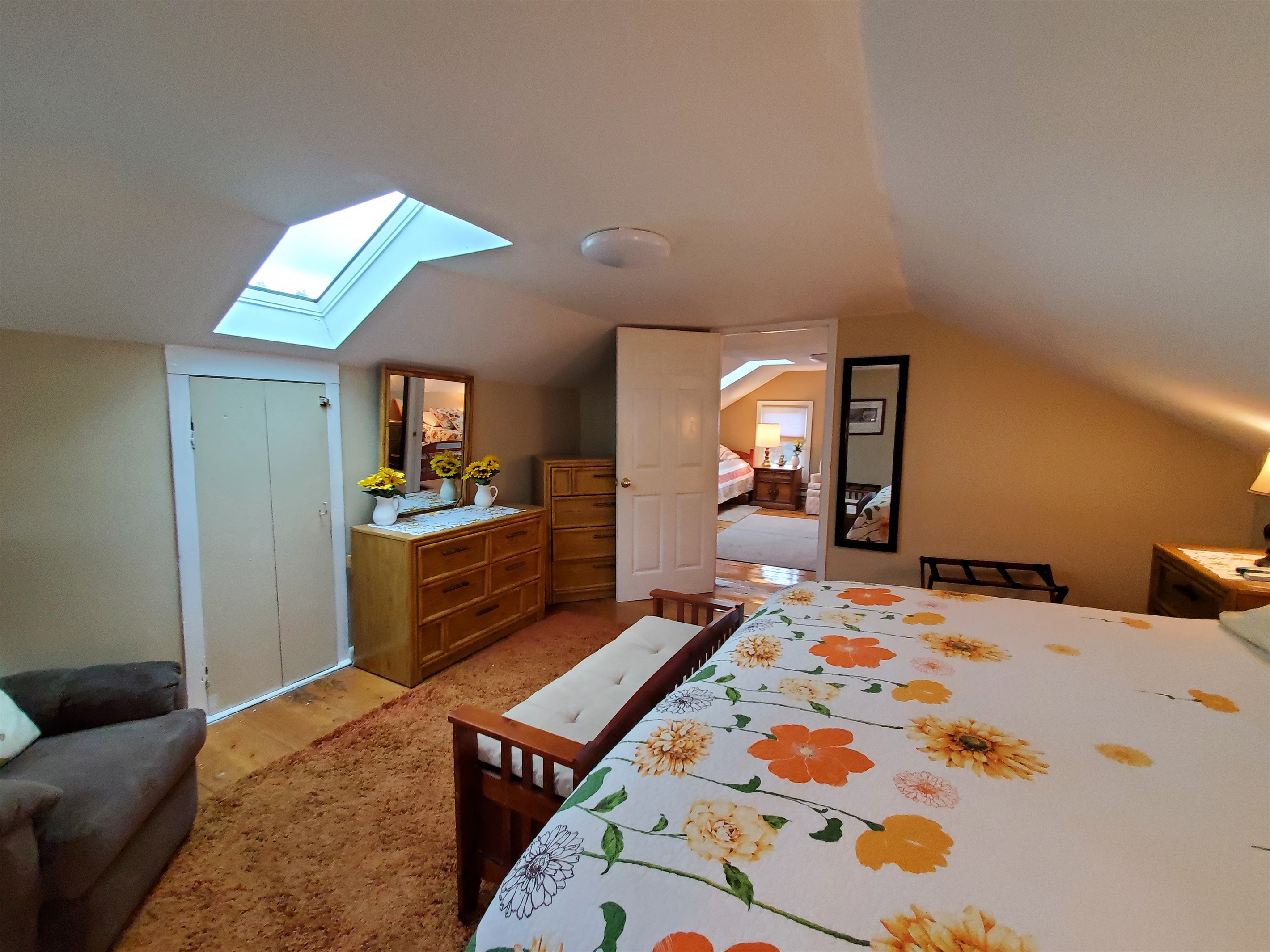 King bdrm w/ skylight
