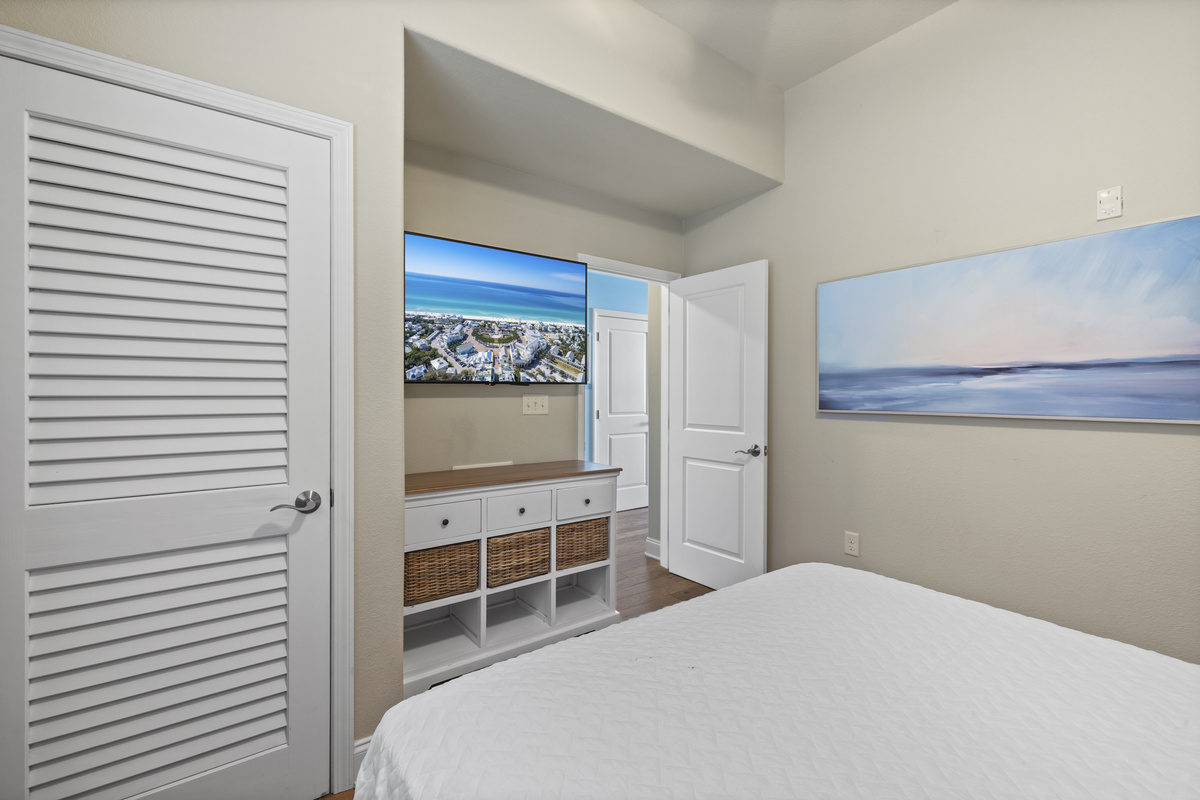 The third bedroom also has a 55'' LG Smart TV.