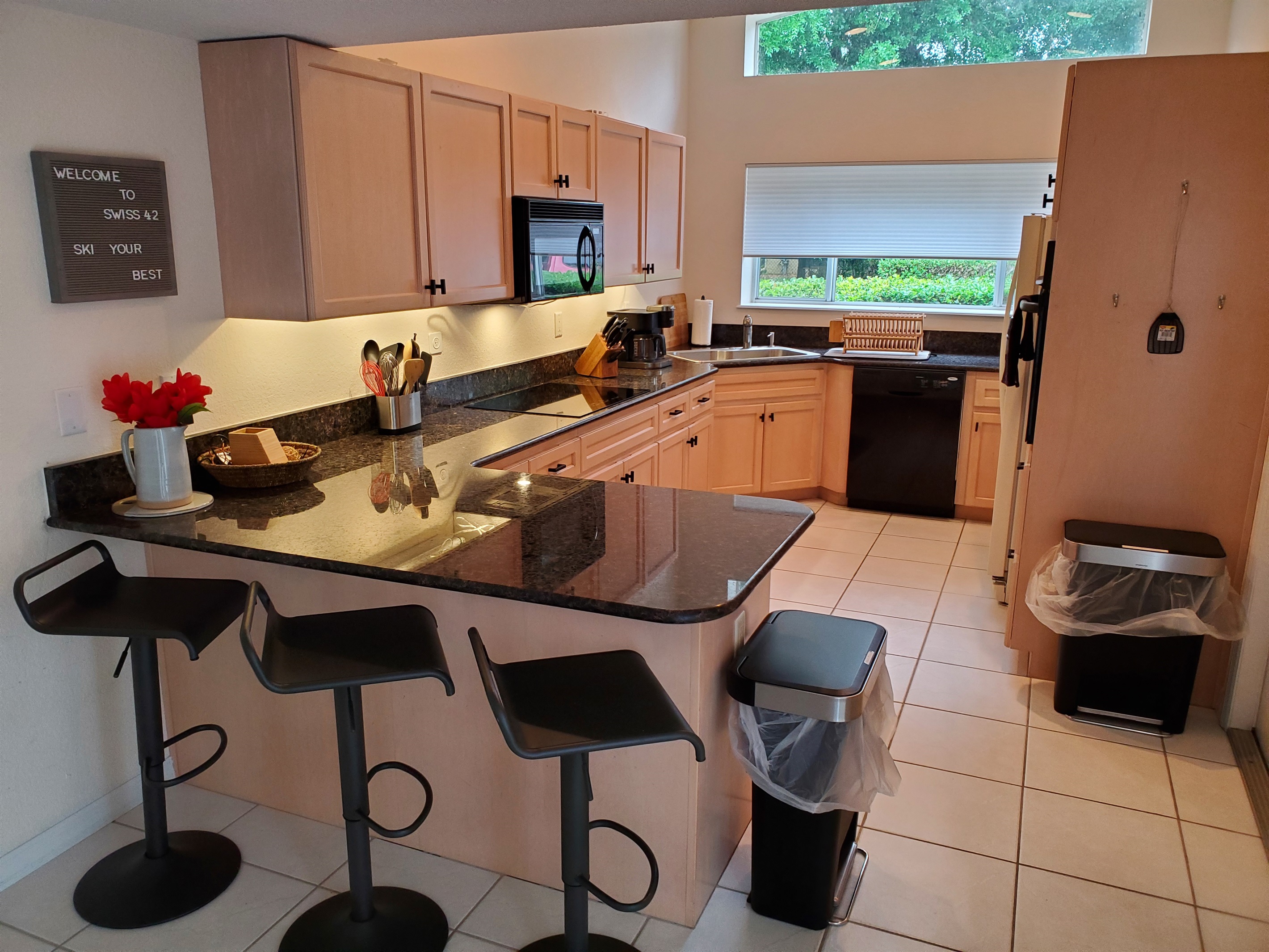 Full Kitchen and nook