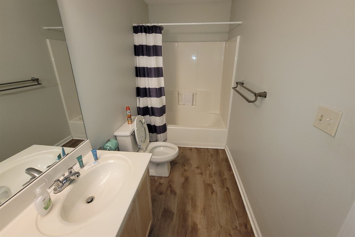 Double Queen Master Bedroom bathroom