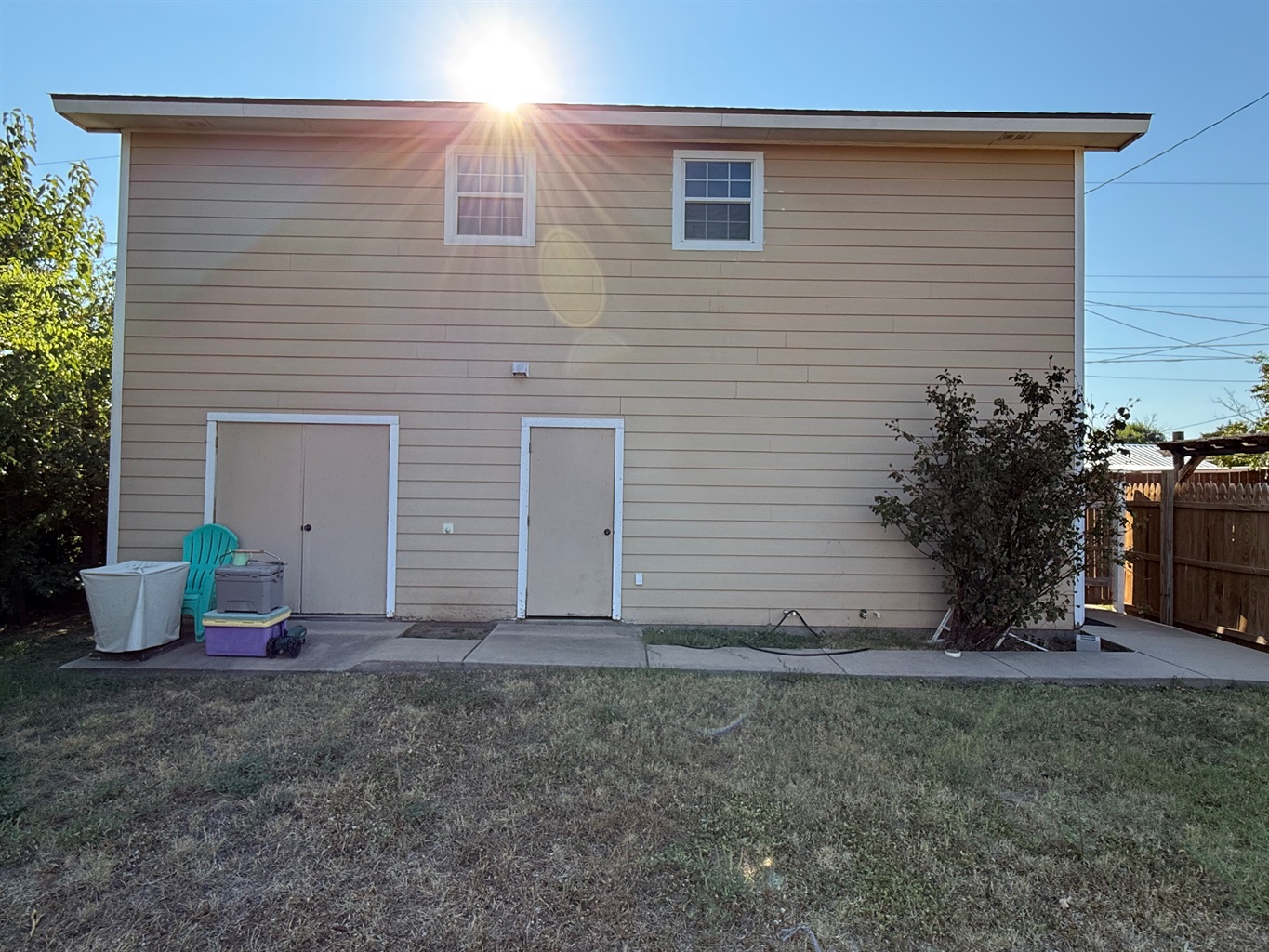Front View of the Home – A warm welcome starts here.