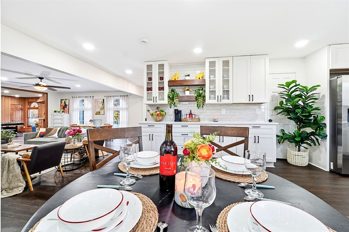 Charming kitchen-side breakfast nook with seating for four. A cozy spot for coffee, breakfast, or casual conversations with family and friends.