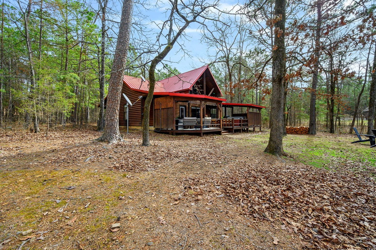 A refined woodland retreat with generous outdoor space and easy access. Designed for comfort and privacy, this cabin blends rustic architecture with upscale finishes for a polished first impression.