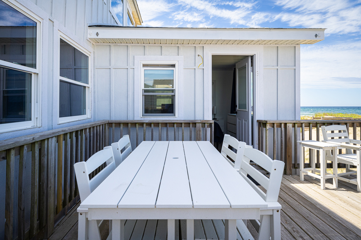 Lower Ocean Deck - Outdoor Dining Table for Six