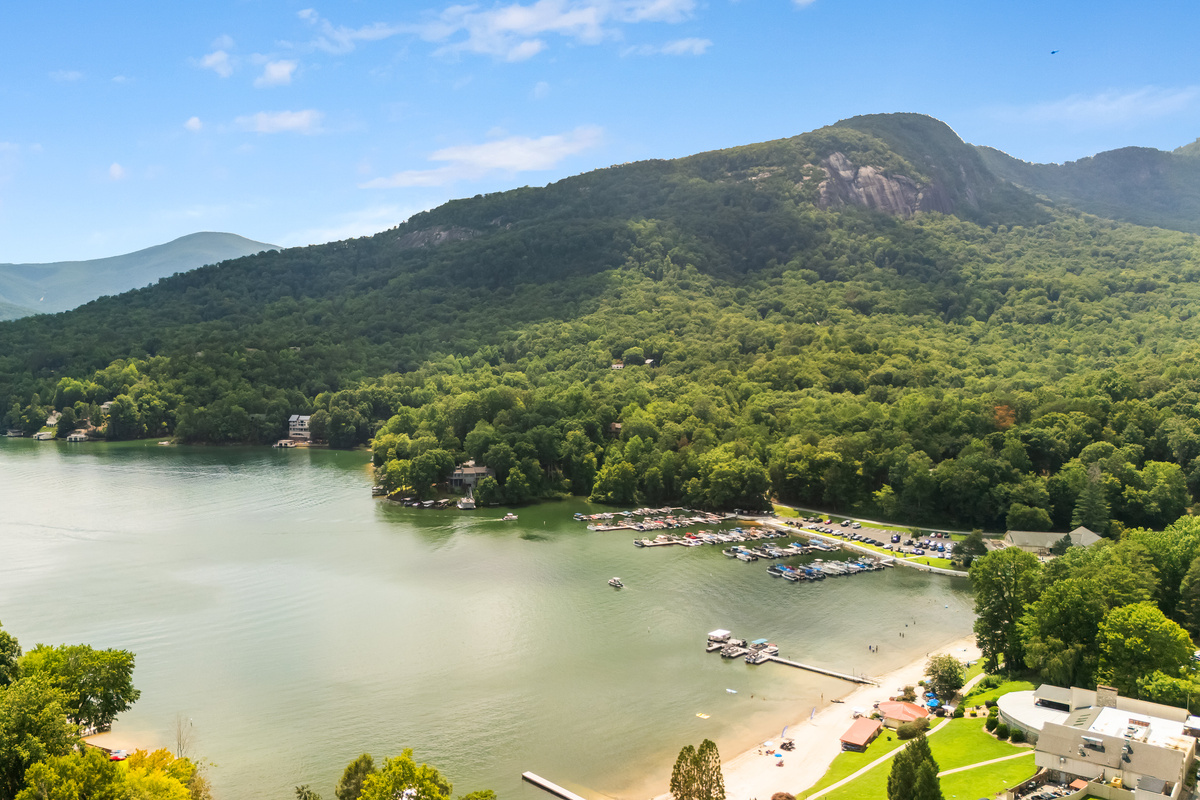 Gorgeous mountain views from all around.