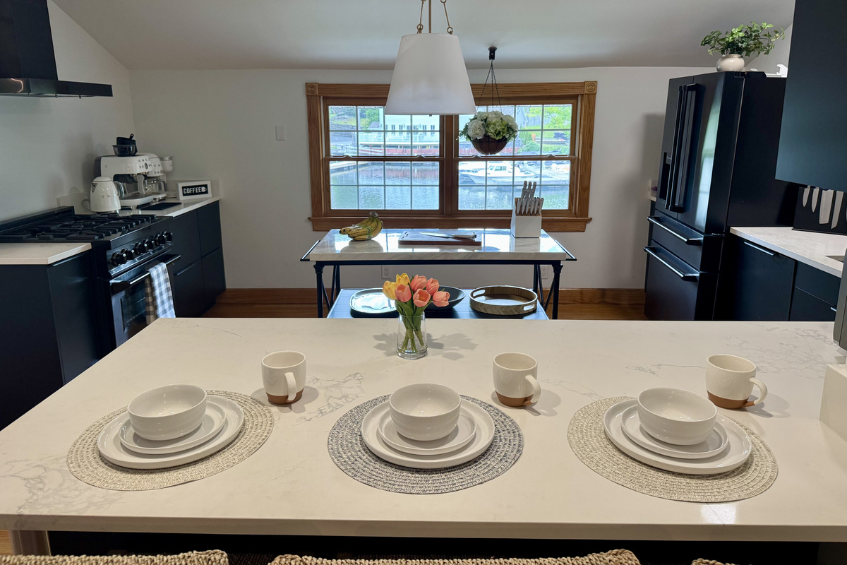 Open kitchen and breakfast seating