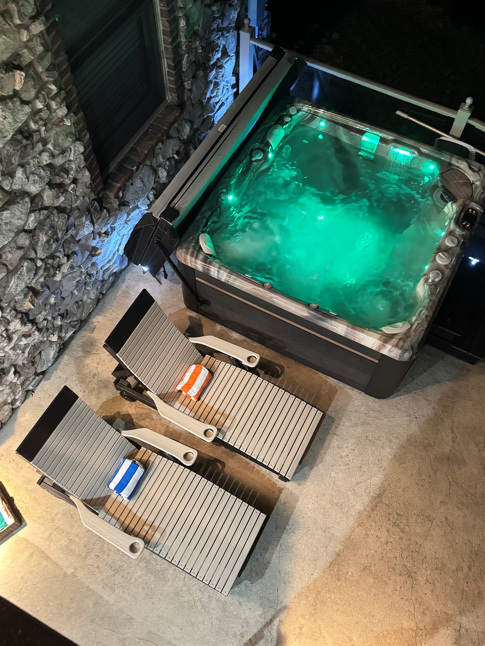 6 person Salt Water Hot Tub open all year