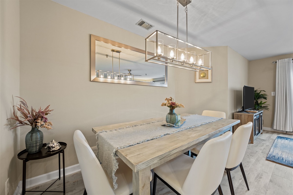 Enjoy home-cooked meals in this inviting dining area with chic d&eacute;cor